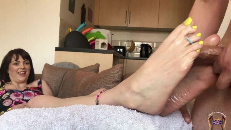 Sniffing, licking and feet fucking