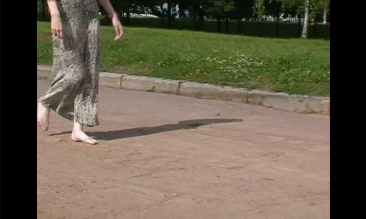 Bare Feet In The City Video - Elena 2005-06-2