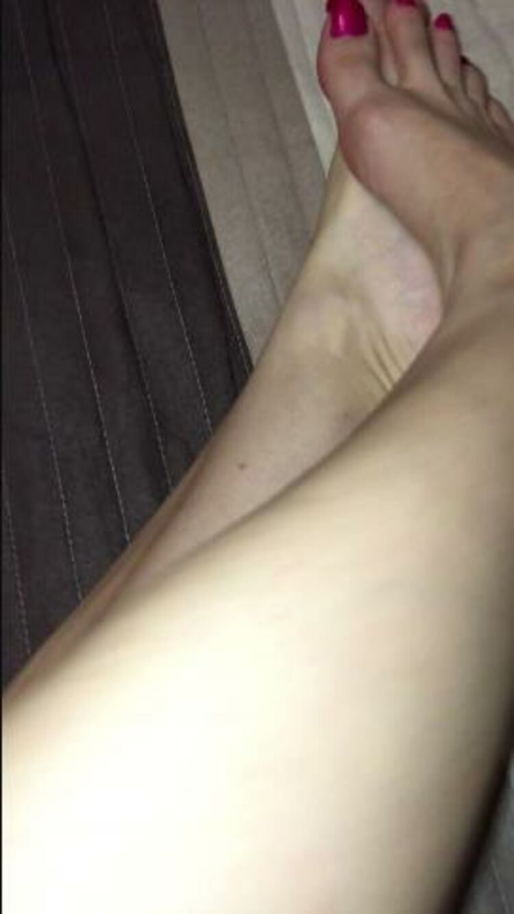 Onlyfans - Nesty - For my footlovers teasing video Do you like my pink toes - 09-03-2018