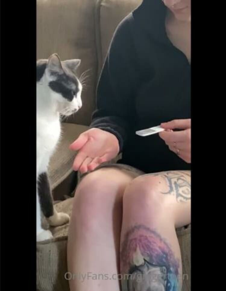 Onlyfans - Gingerteen - Good morning Heres a really cute video of me and my cat Gucci HAHAHA love you all so m - 31-03-2021