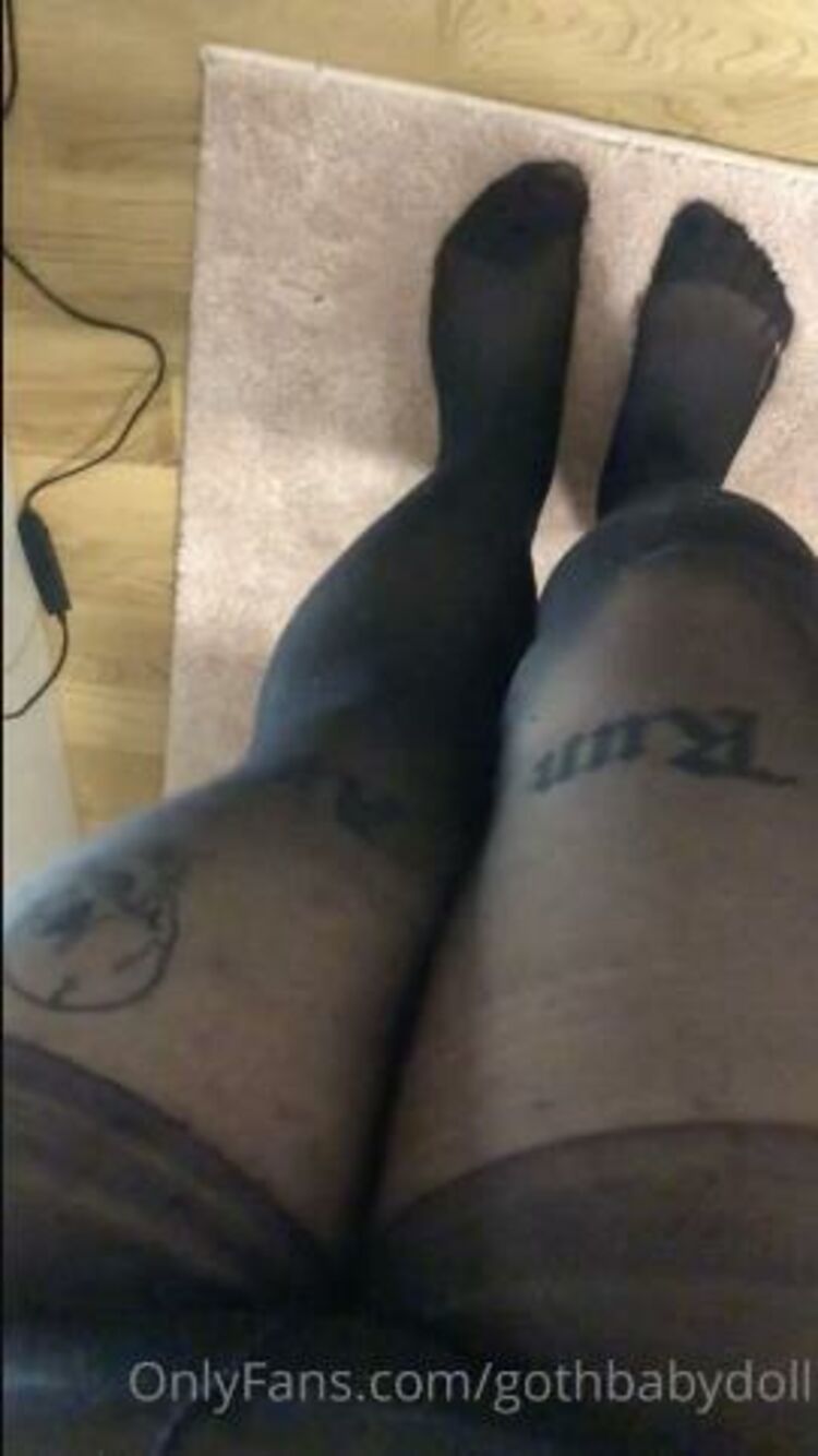 Onlyfans - Gothbabydoll - Black pantyhose and this cute lil top - 15-01-2021