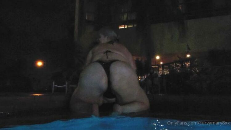 Onlyfans - Curvymary8xx - Slow motion twerking by the pool Think you could control yourself - 14-11-2021