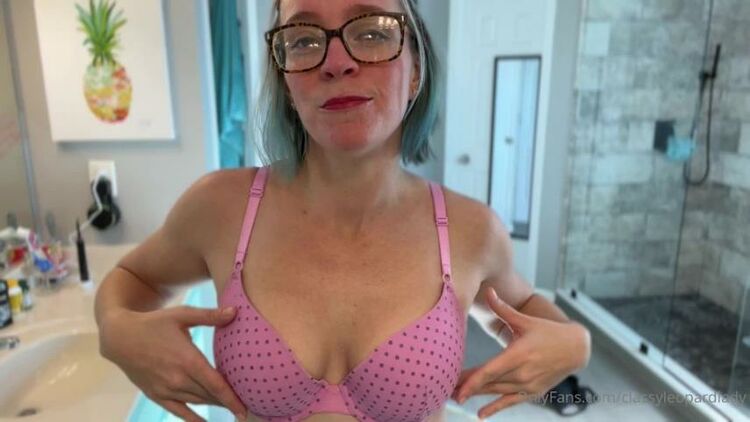 Onlyfans - Classyleopardlady - Bra and panty strip show with various sets Yes please How about we play a little jack of - 17-02-2022