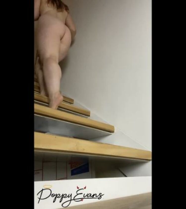 Onlyfans - Poppyevans - How I tip toe up the stairs to surprise him - 11-11-2020