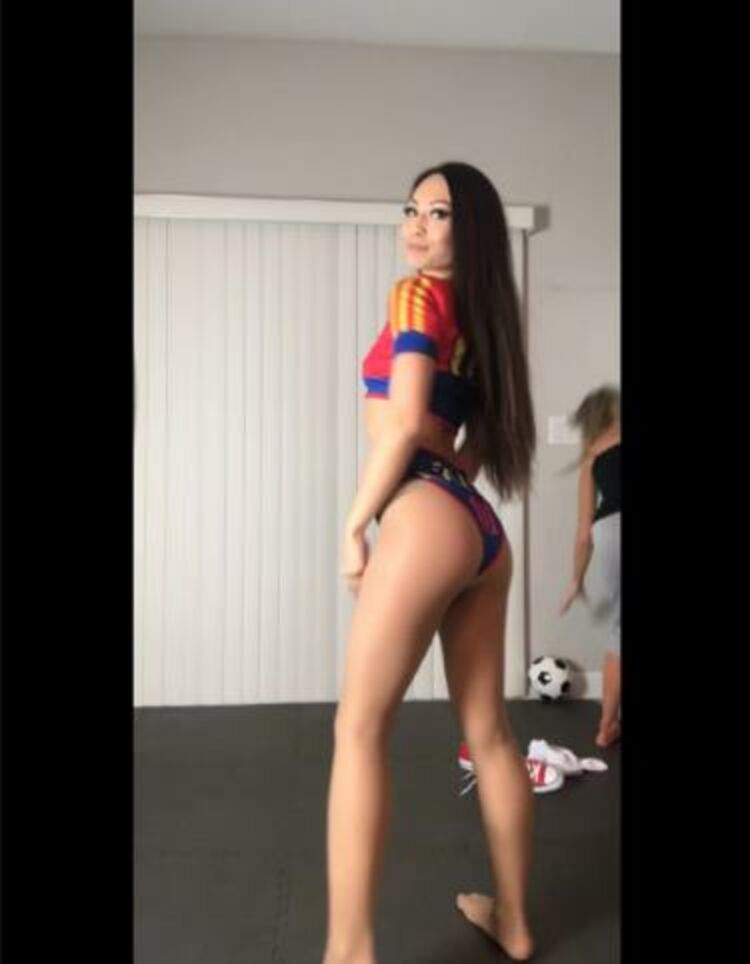 Onlyfans - Natashaty9 - Naughty soccer player feet JOI cumming soon More behind the scenes from today below - 24-12-2019