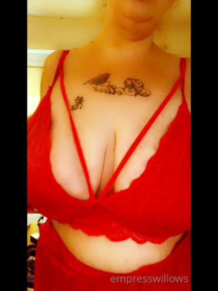 Onlyfans - Xempresswillows - I just love the color red on me - 30-11-2021