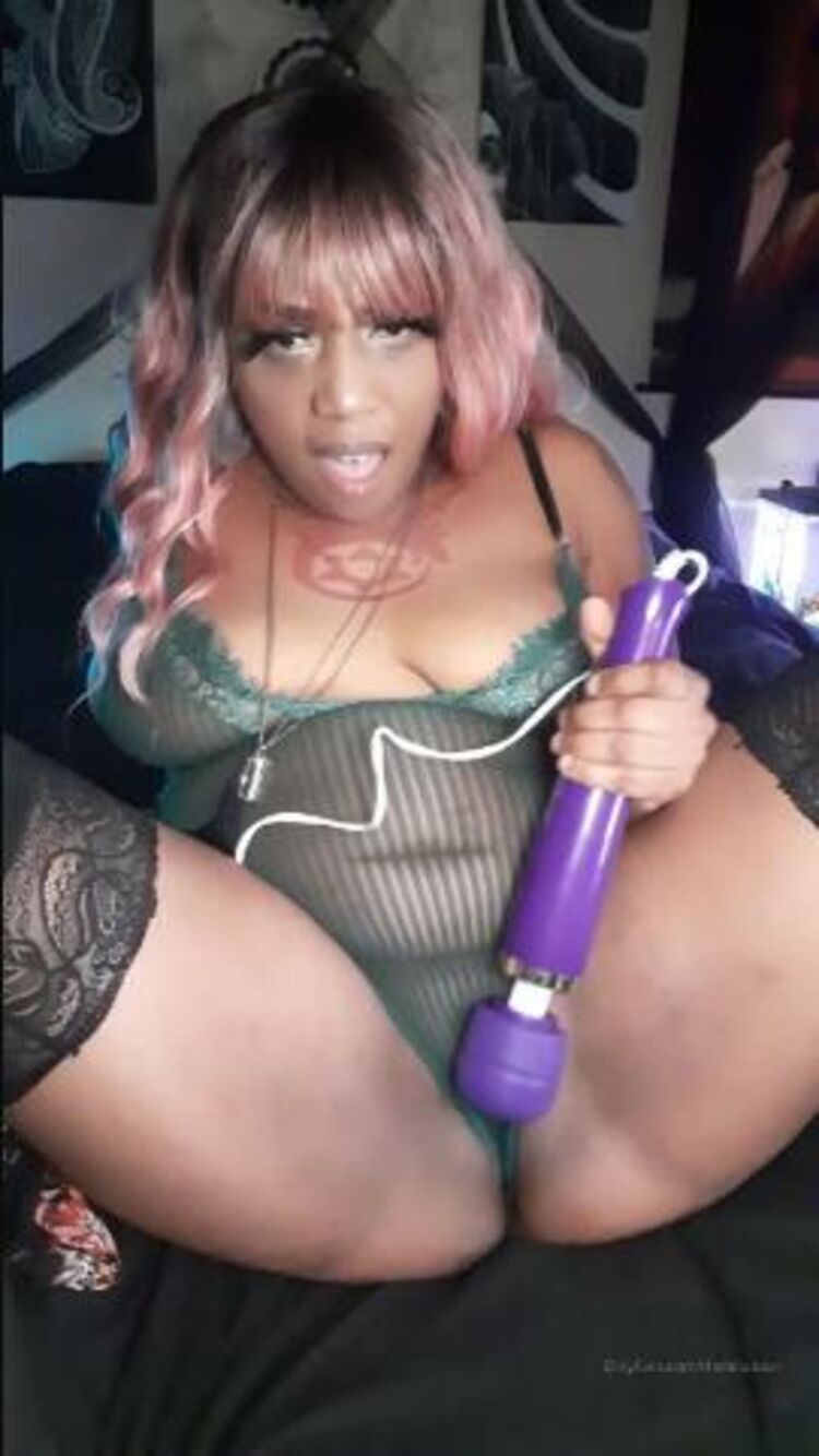 Onlyfans - Thelenabear - Feeling witchy looking seductive - 14-08-2020