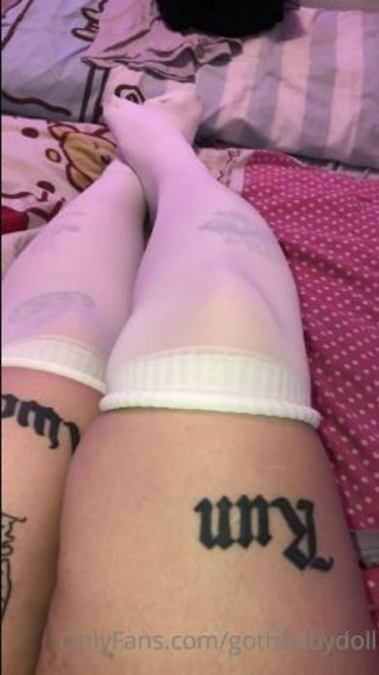 Onlyfans - Gothbabydoll - White Overknees and bare toes - 26-02-2021