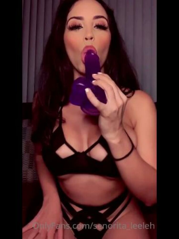 Onlyfans - Sabrinaperezxo - Fun with toy - 04-06-2021