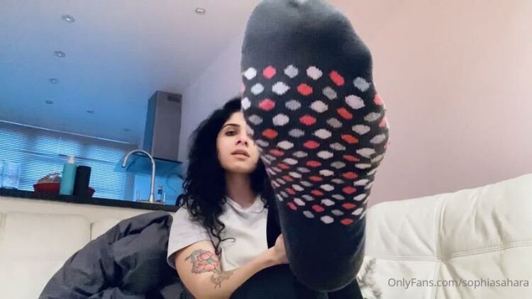 Onlyfans - Mistresssophiasahara - Come on boys I know you want my sweaty socks and feet all over your face Sniff them a - 06-01-2021