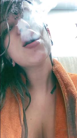 Onlyfans - Arisdarkxxx - Smoke fmame - 23-11-2019