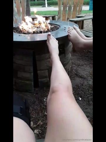 Onlyfans - Cynthiatazer - throwback to the warmer days mother daughter toes paigemarie - 22-02-2020