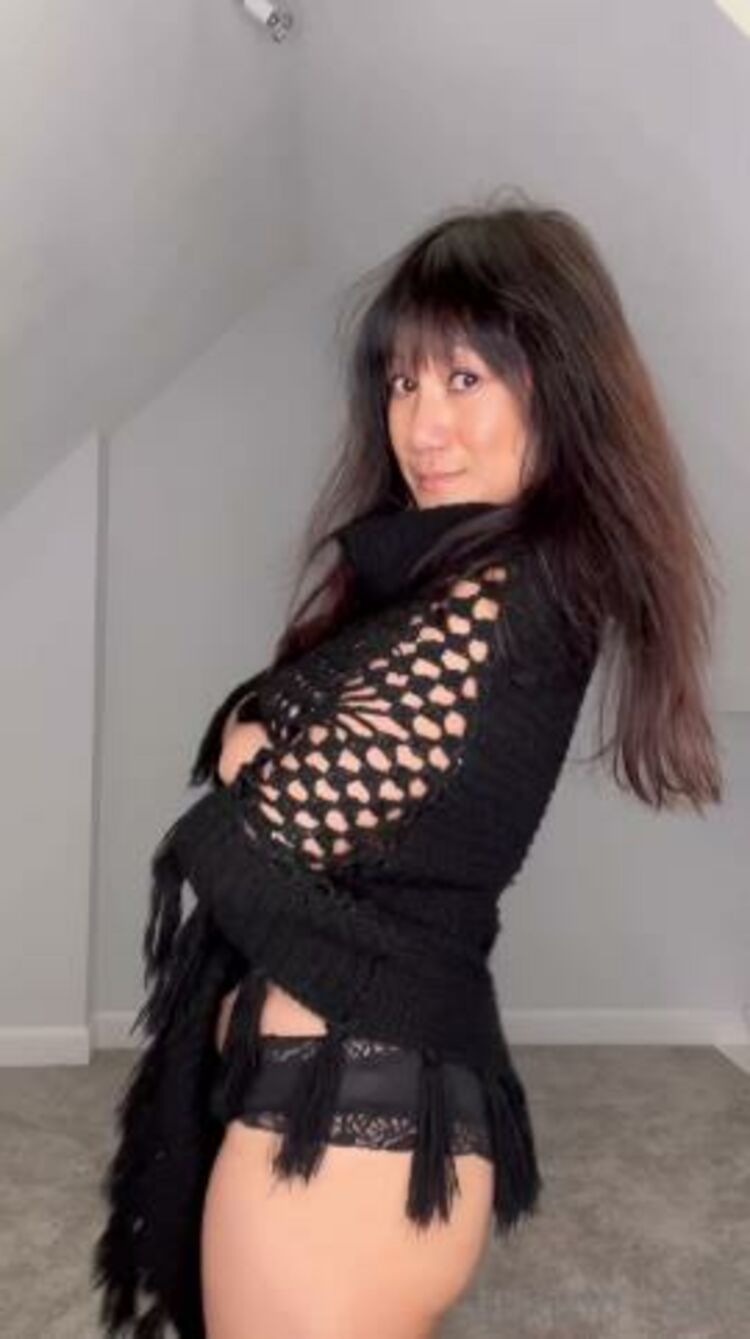 Onlyfans - Tu-anhlove - Not all can keep up with my awakened Moon Goddess energyjust got home from work and may - 20-01-2022