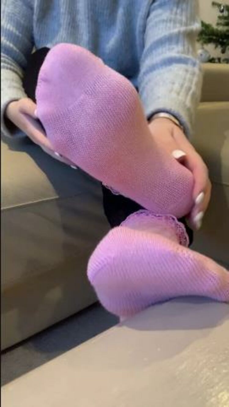 harrietfootsie 18 12 2019 107140716 got some new socks as an early christmas present want to see also had my fingernails don