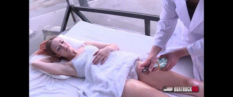 Simona Dreweova tries our multiple massage!!!