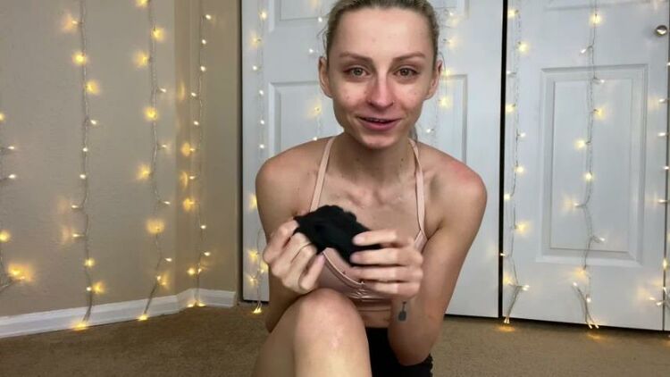 ManyVids - MavenMay - Sweaty Sock Loser Humiliation