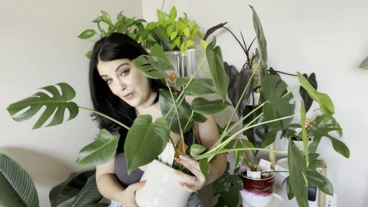 ManyVids - GirlOnTop880 - My Favourite Plants