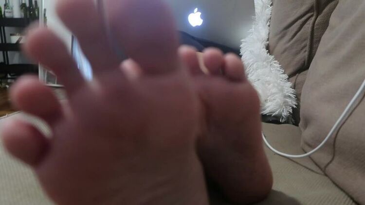 ManyVids - MissSophiaLily - College girl studying feet ignore