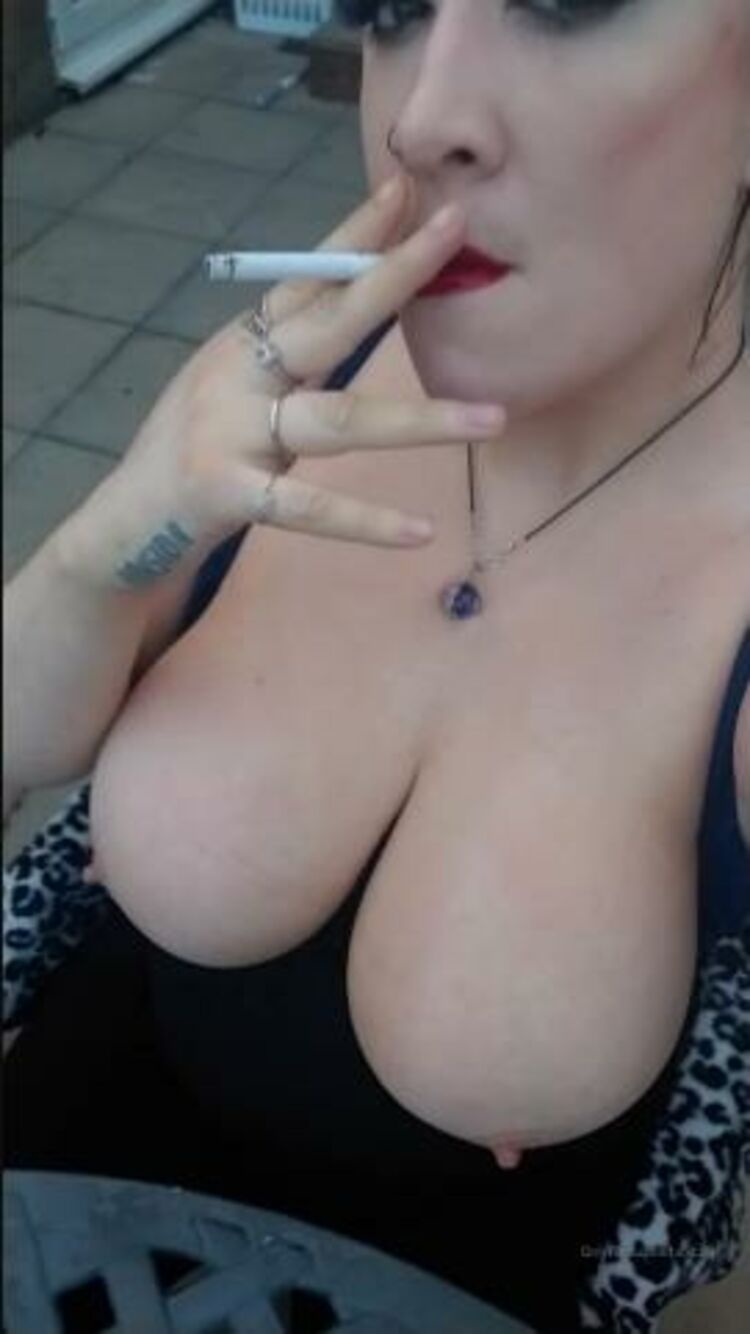 Onlyfans - Bexbb9 - Nice day outside so lets have a play - 24-03-2020