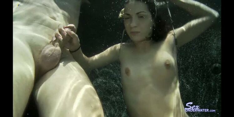 Sexunderwater.com- Jewels Hand Job-- Jewels