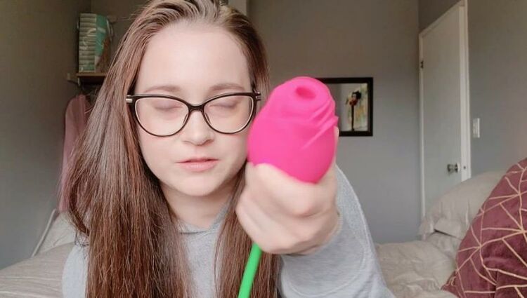 ManyVids - CaityFoxx - Rose 2 in 1 Toy Review - Treediride