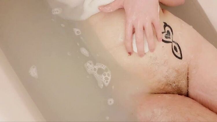 ManyVids - Richard Rhyder - Richard Rhyder Soaks in Warm, Soapy Bath