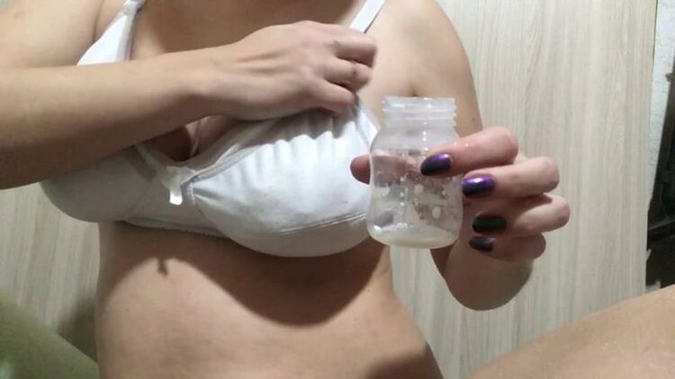 ManyVids - PregnantMiodelka - Get milk from tits in the little bot