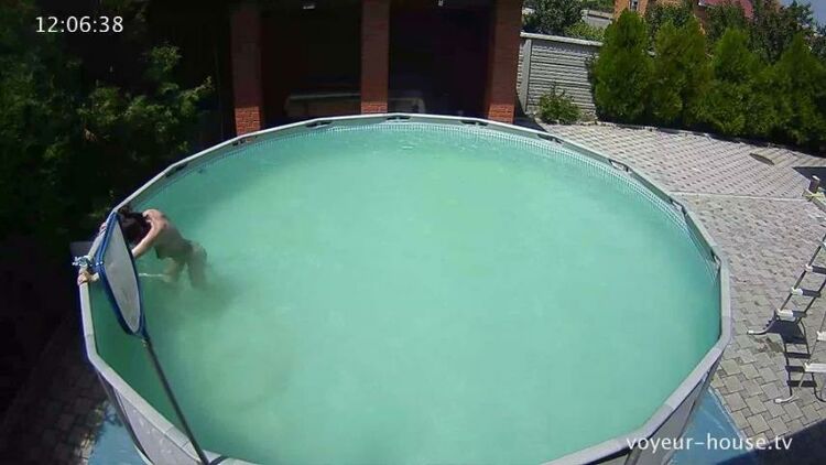 Voyeur-house.tv- Silvia skinny dips june 29