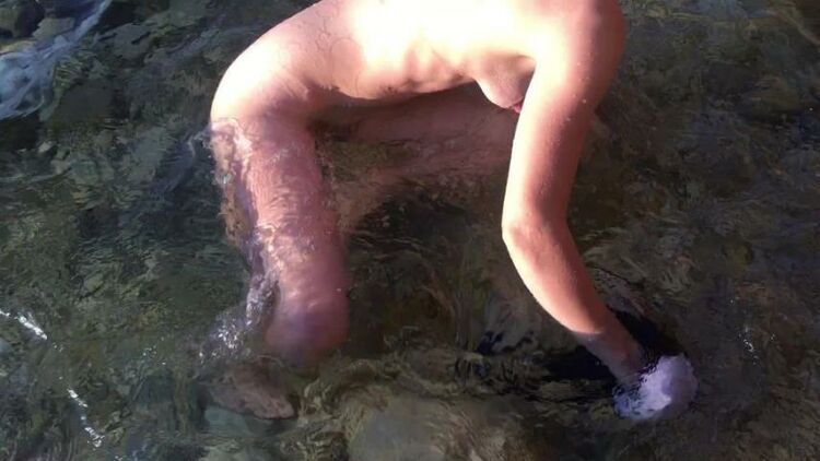 ManyVids - PregnantMiodelka - Swimming naked in Cyprus