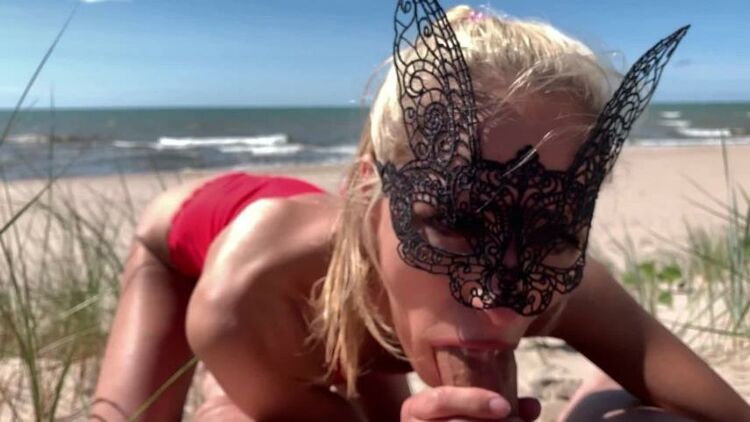 ManyVids - Throat GOAT - Petite teen sucks dick at the beach