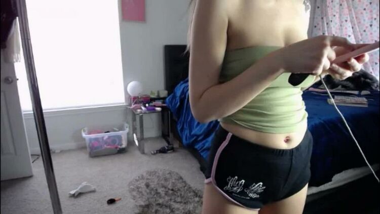 ManyVids - meganholly00 - twerking in bootyshorts