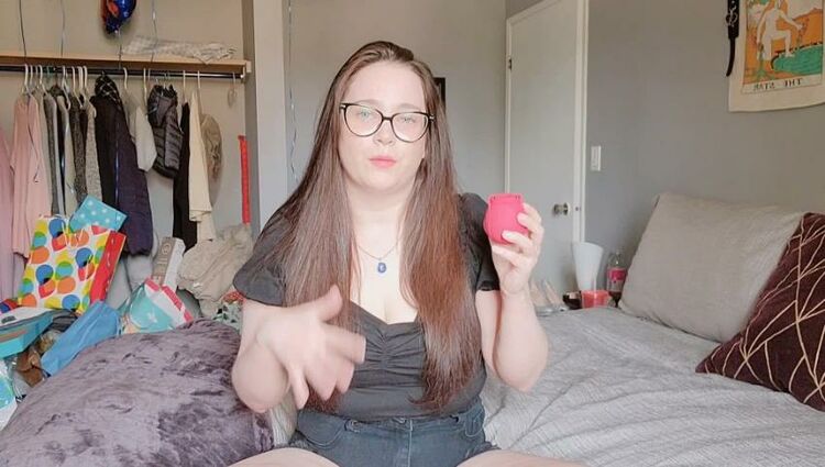 ManyVids - CaityFoxx - The Rose Review - Best Toy Ever