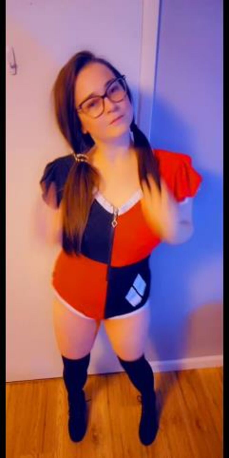 ManyVids - CaityFoxx - Harley Quinn Sexy Cosplay Compilation