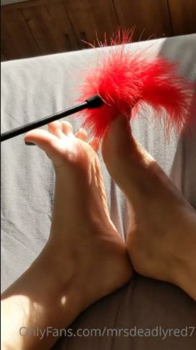 Onlyfans - Beckyisntgoode - Tickle my feet with a feather please - 01-11-2021