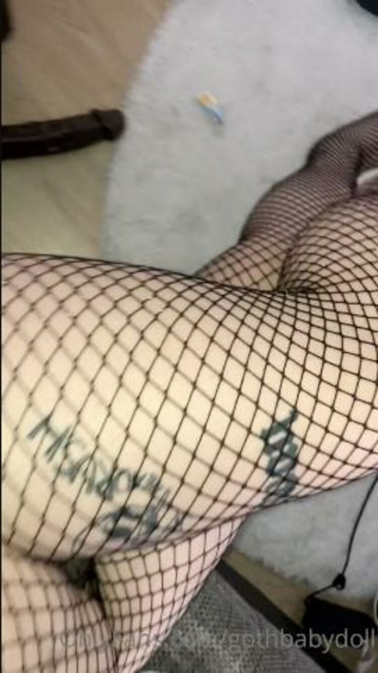 Onlyfans - Gothbabydoll - What do you think about my new glitter fishnets - 31-10-2020