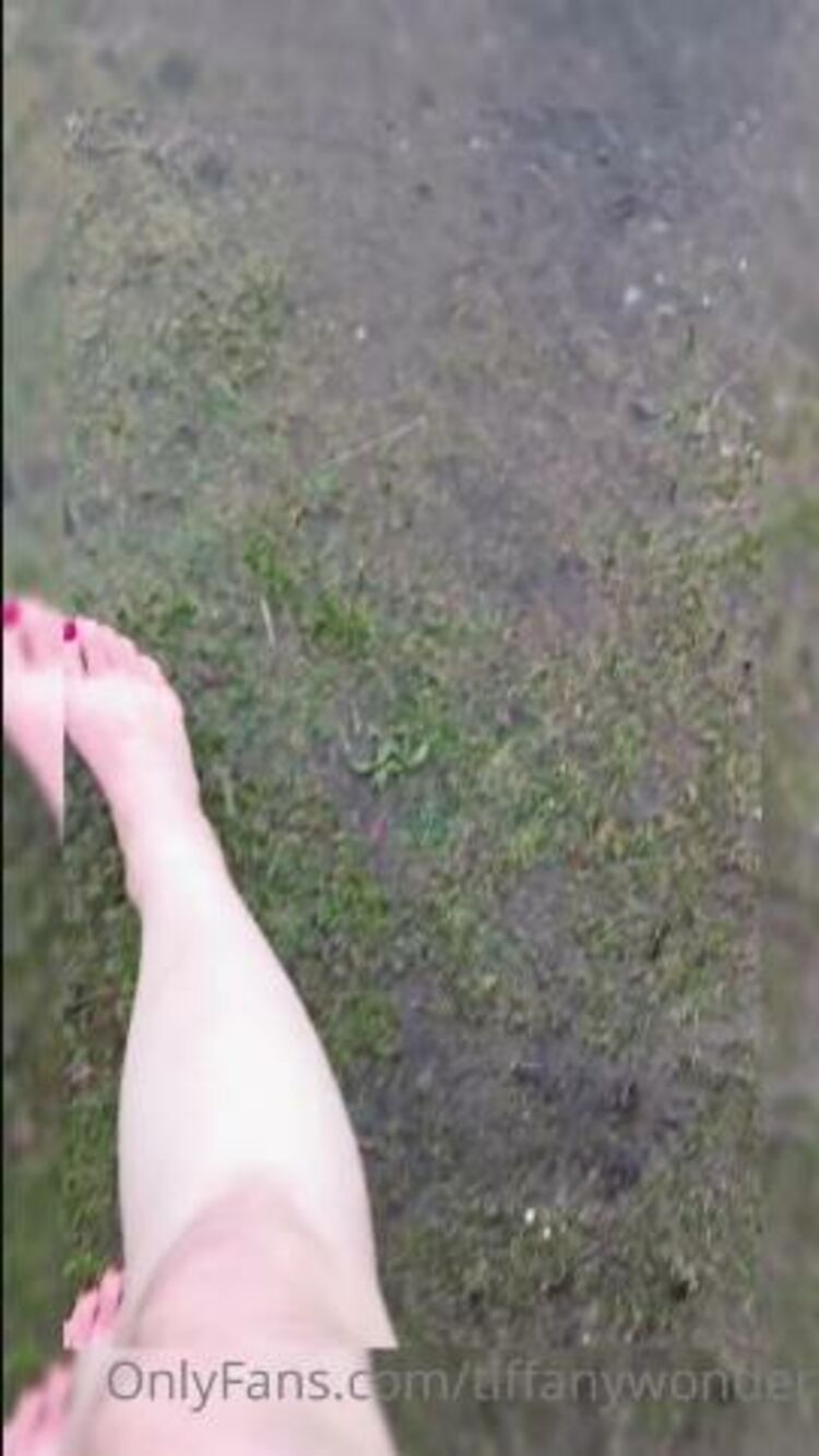 Onlyfans - Ellsarches - Watch my cute feet walking barefoot during rain - 30-06-2021