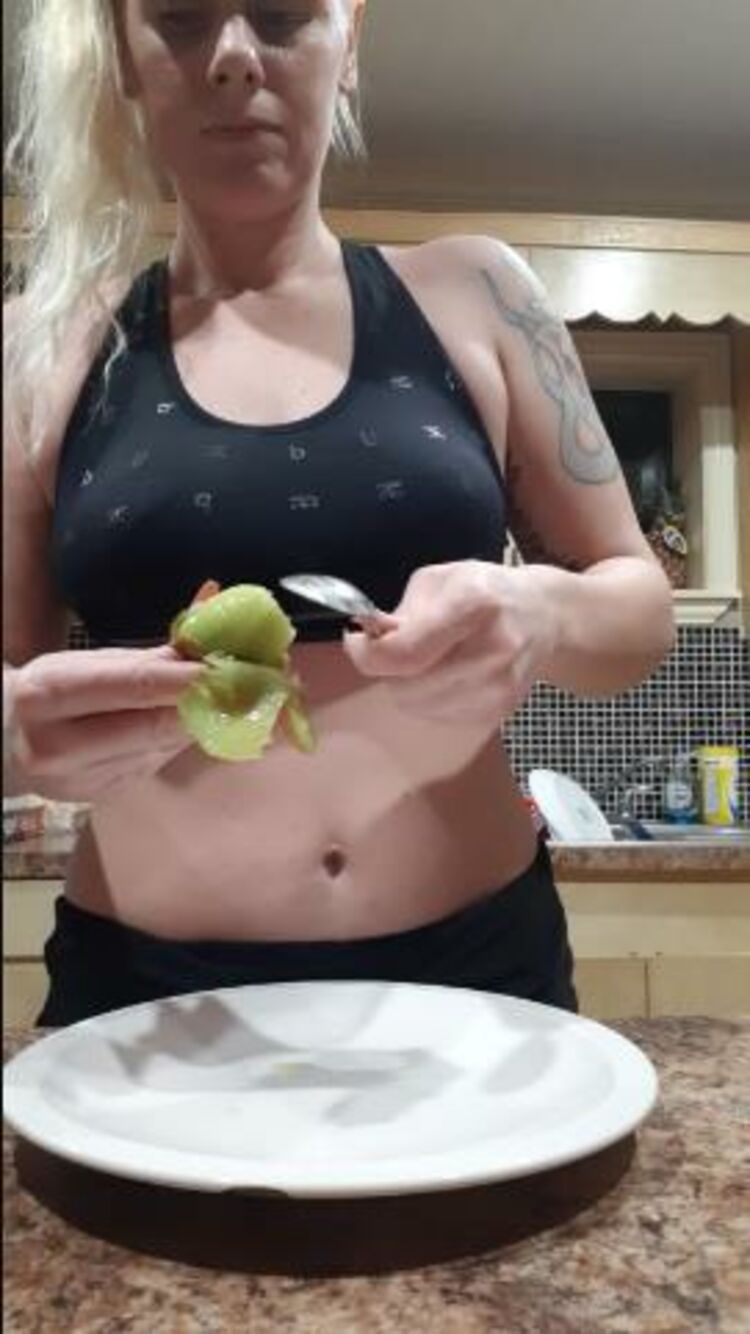 Onlyfans - Cynthiatazer - How do you eat kiwi What did you eat that was healthy today - 11-04-2020