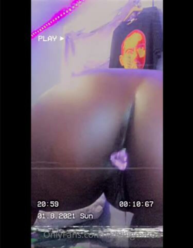 Onlyfans - Ladybigmama - She too greedy Butt plug - 02-08-2021