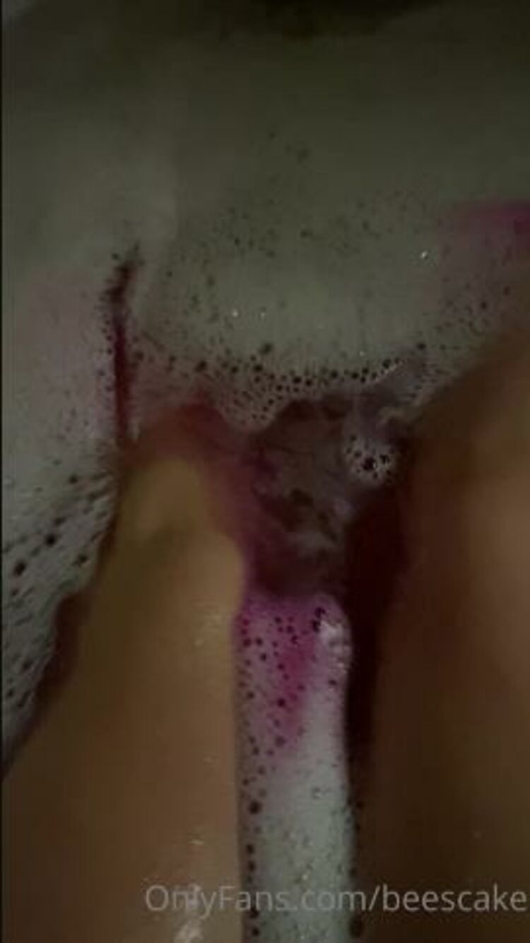 Onlyfans - Beescake - Bath bomb - 26-01-2022