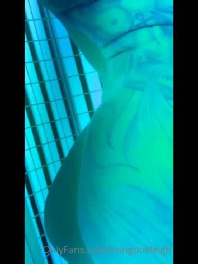 Onlyfans - Livingdollleigh - Tanning my titties in the sunbed for you Daddy - 16-04-2021