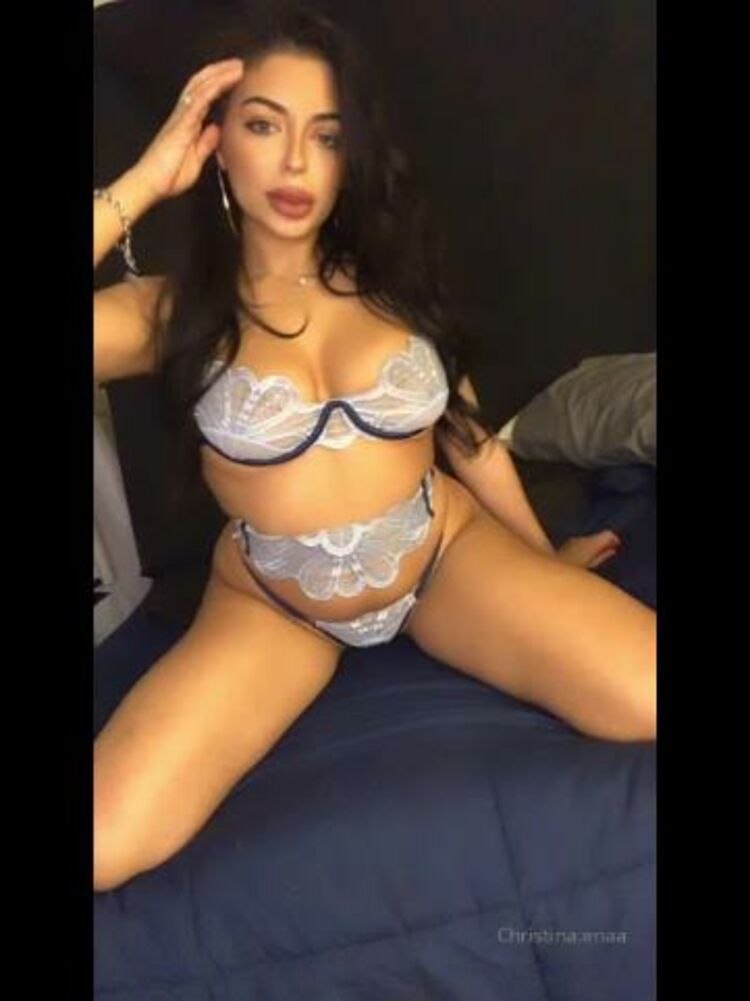 Onlyfans - Christinaenaa - Feeling hot tonight If youre still awake check your DM - 14-01-2020