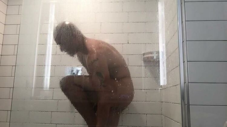 Onlyfans - Kingnoire - In the shower just got done fucking who wants to clean me up - 22-10-2018