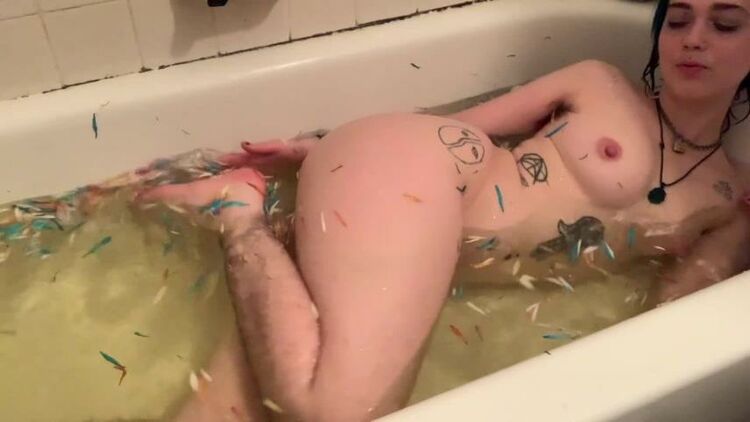 ManyVids - suzyscrewd - Petal Bath