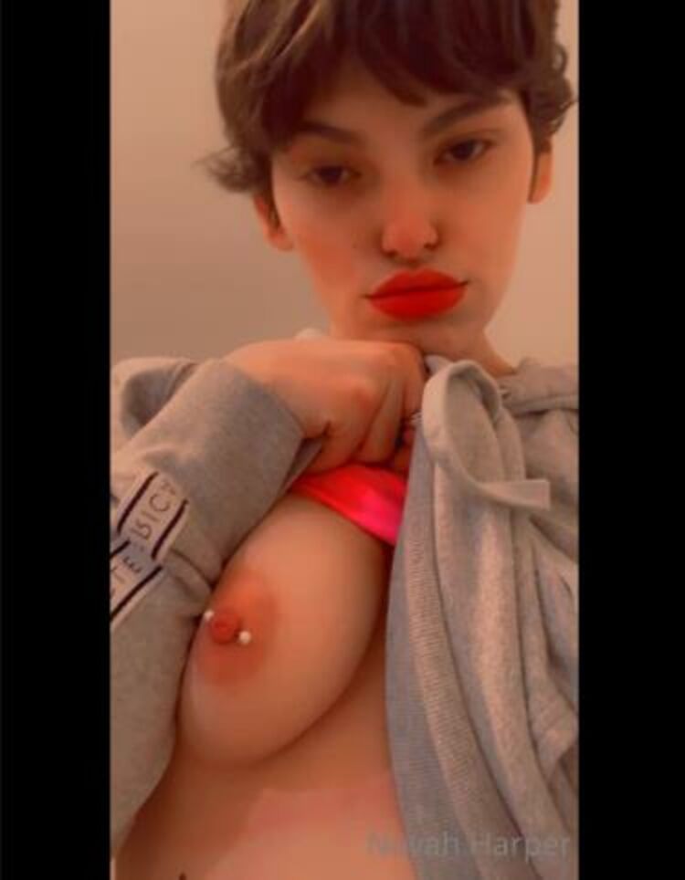 Onlyfans - Novahharper - Red Kiss Red Lips Im learning to do the Splits - 12-02-2021