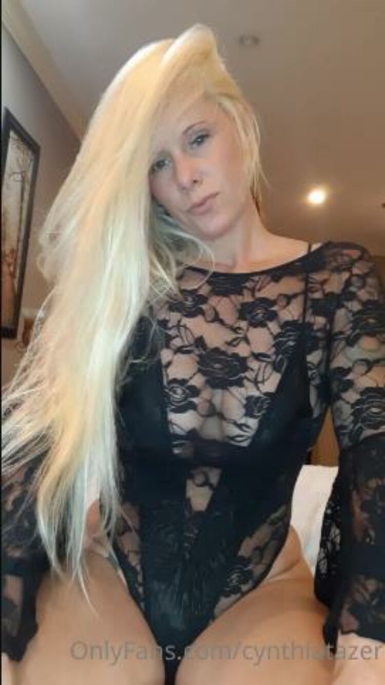 Onlyfans - Cynthiatazer - Sexy in lace Whats your favorite color on me Black or blue - 11-08-2020