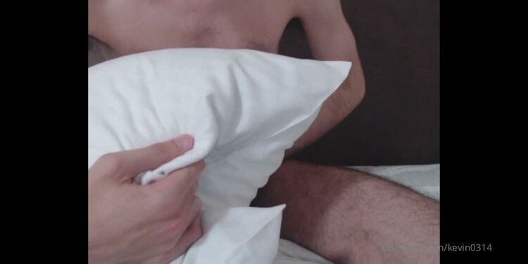 Onlyfans - Kevin0314 - Pillow Fuck Cum - 07-09-2021