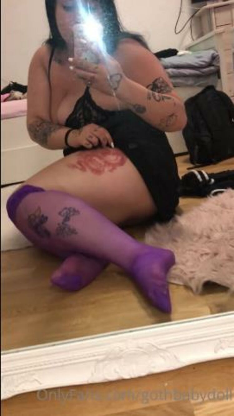 Onlyfans - Gothbabydoll - Purple nylons - 29-06-2021