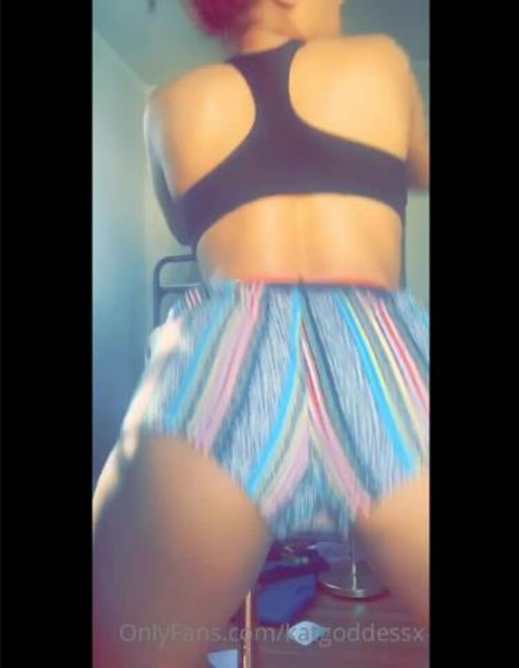 Onlyfans - Katgoddessx - who can I shake this on tho - 15-08-2020