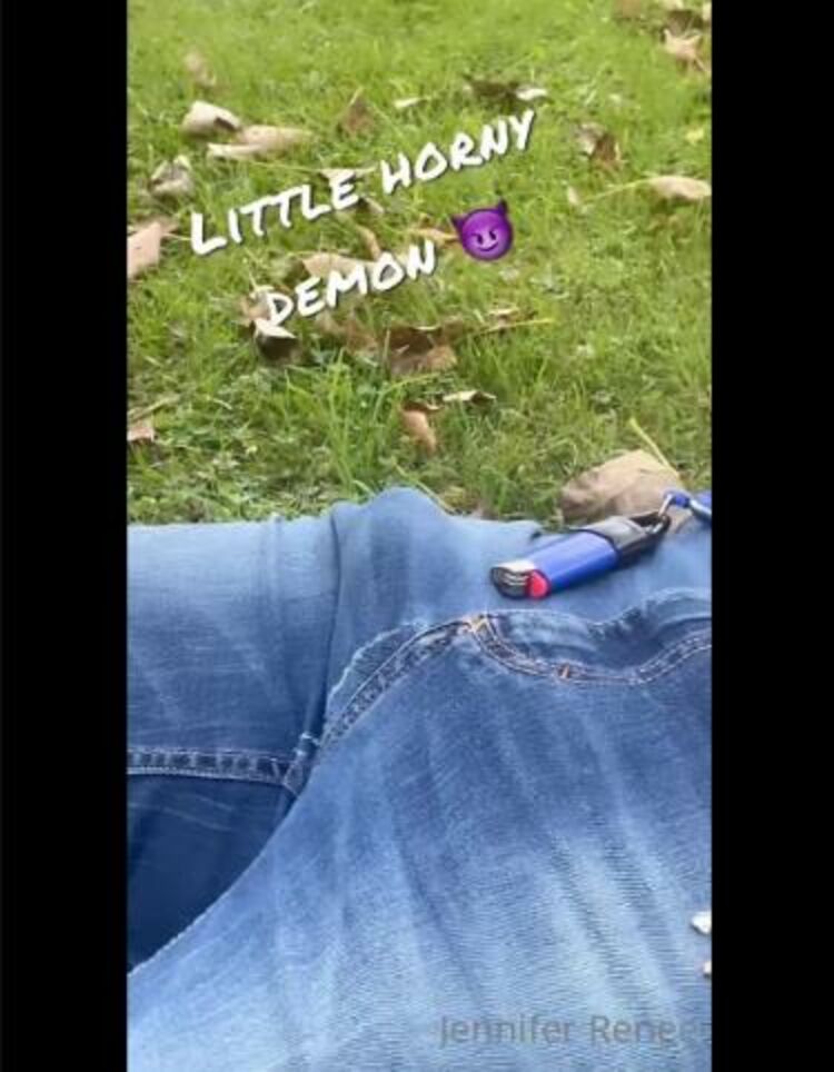 Onlyfans - Xojennifer_renee - Well I almost got in trouble while hanging out in the park lol I looked over and saw a r - 24-09-2021