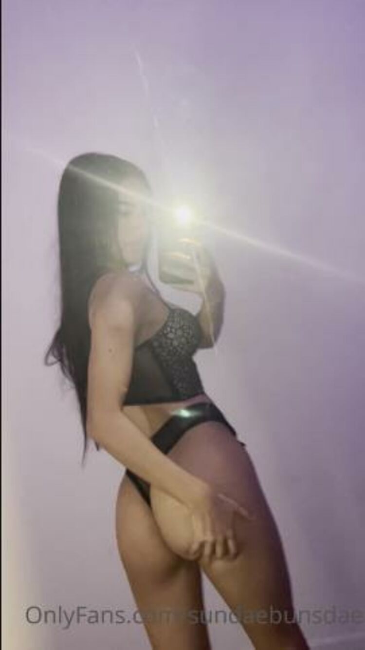 Onlyfans - Sundaebunsdae - Come clean my mirror for me - 08-01-2021